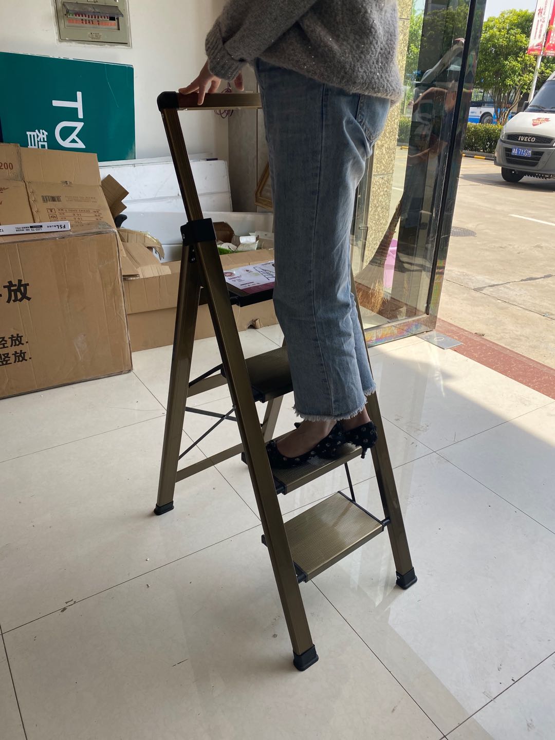 扶手升降4步宽板梯